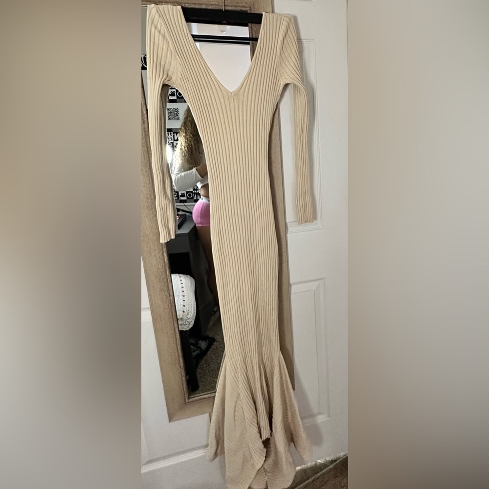 Fashion nova sexy curvy off shoulder dress. - Picture 3 of 5